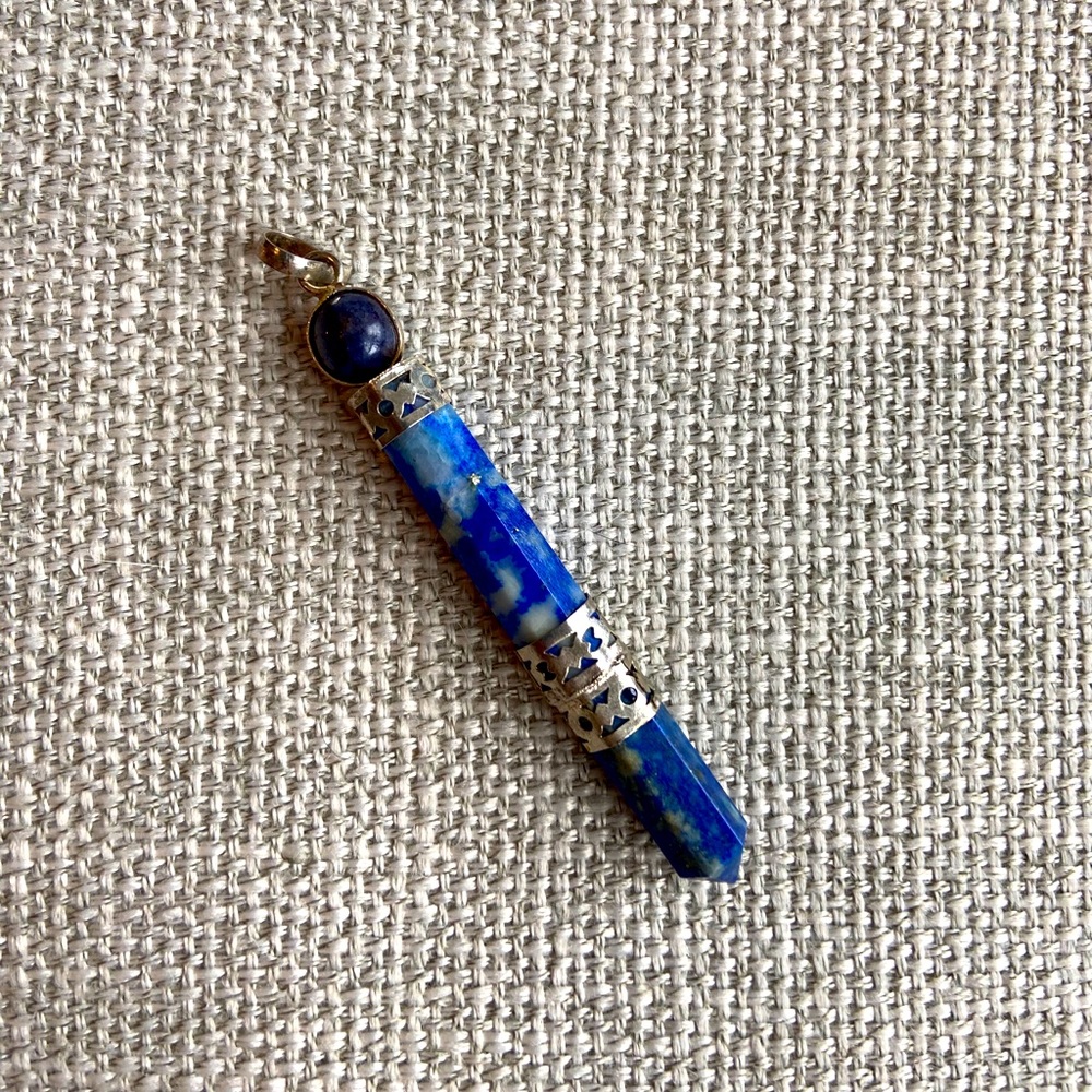 💎Striking blue agate pendant